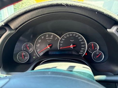 Used 2006 Chevrolet Corvette Coupe w/ Performance Package RWD image 7