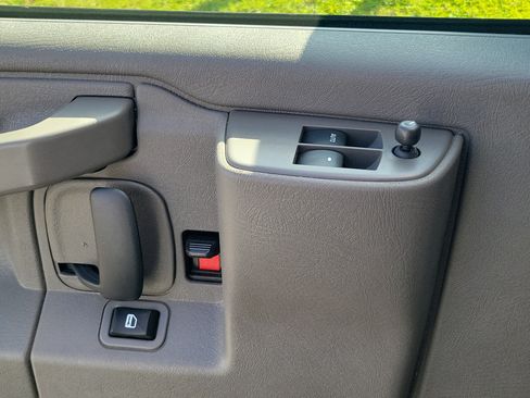 Used 2025 GMC Savana 3500 LT w/ LT Preferred Equipment Group RWD image 16