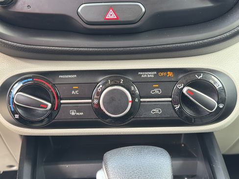 Used 2020 Kia Soul LX FWD image 14