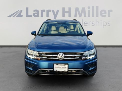Used 2018 Volkswagen Tiguan SE w/ Panoramic Sunroof Package image 9