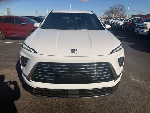 Used 2025 Buick Enclave Preferred image 8