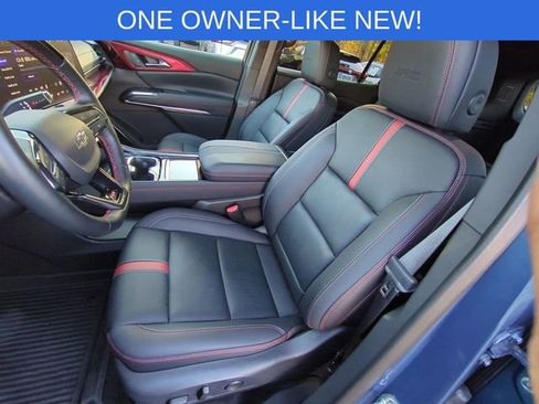Used 2025 Chevrolet Traverse RS image 22
