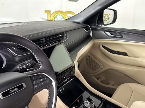 New 2025 Jeep Grand Cherokee Limited w/ Luxury Tech Group II image 27