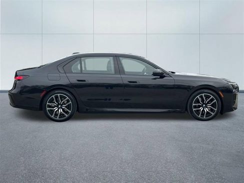 Used 2026 BMW 740i xDrive image 5