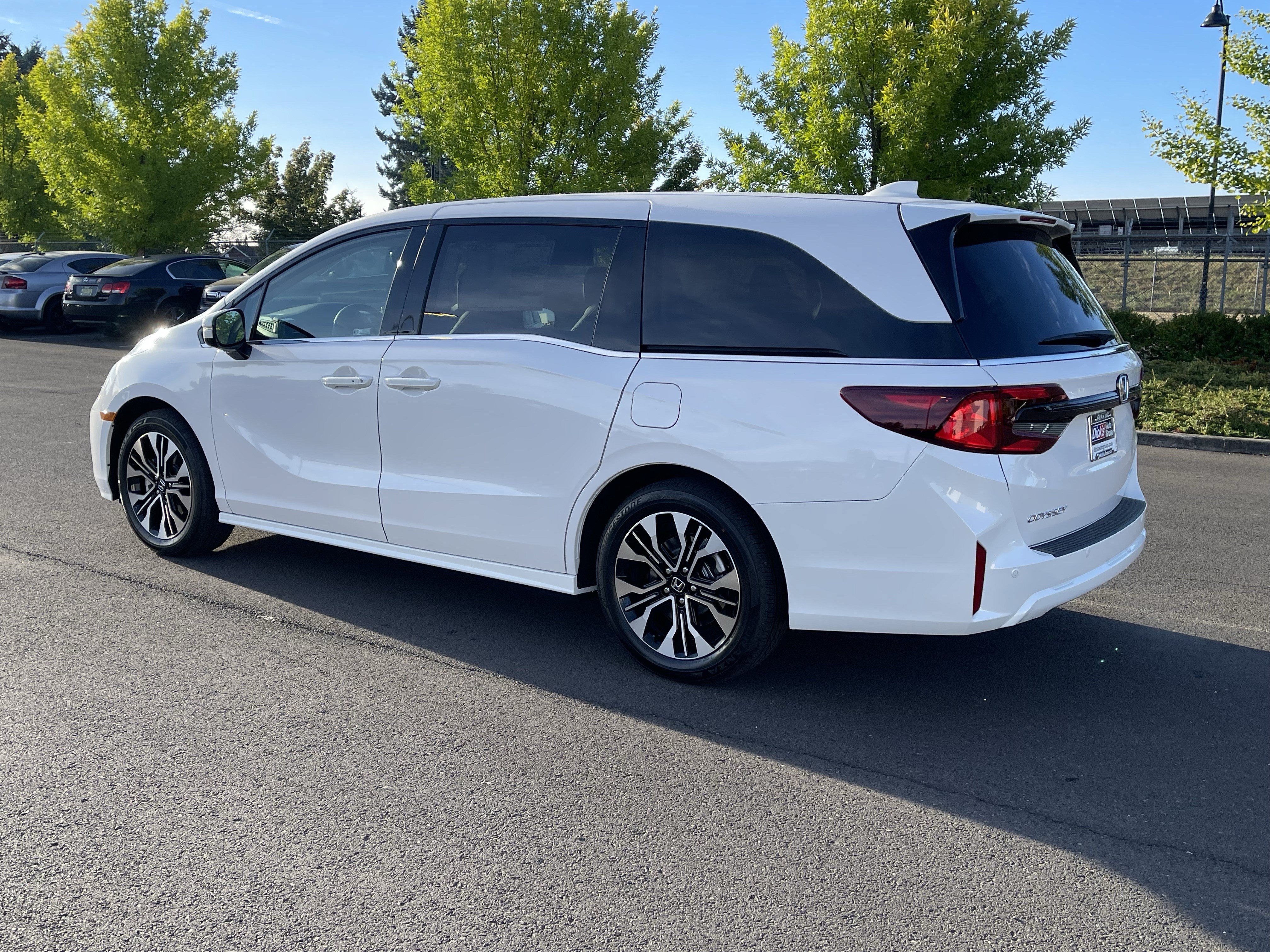 New 2026 Honda Odyssey Elite image 3