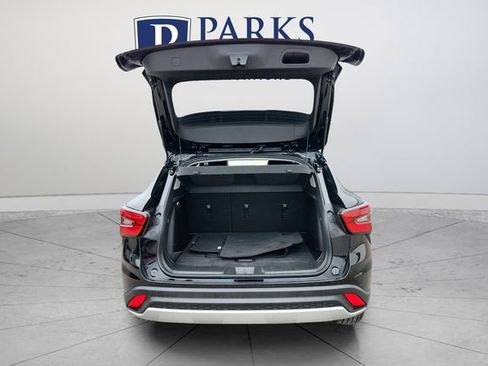 Certified 2025 Chevrolet Trax LT w/ LT Convenience Package image 20