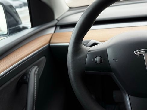 Used 2024 Tesla Model Y Long Range image 36