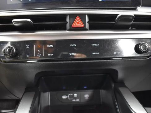 Used 2024 Kia Sorento LX image 33