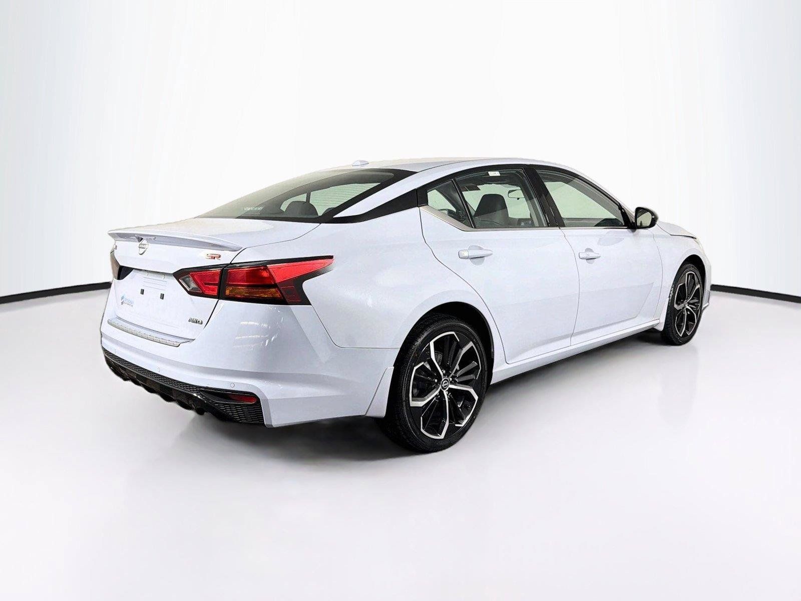 Used 2023 Nissan Altima 2.5 SR AWD/4WD image 11