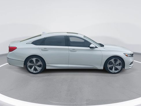 Used 2020 Honda Accord Touring image 4