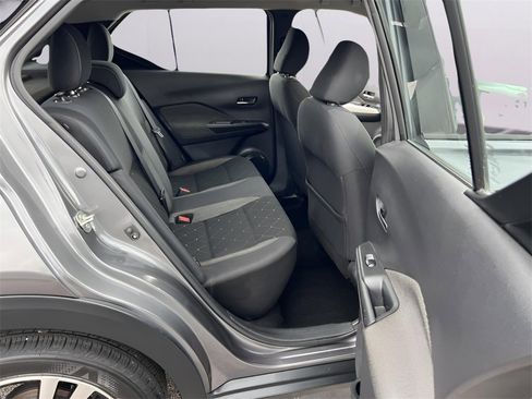 Used 2020 Nissan Kicks SV image 21