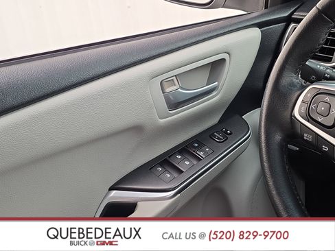 Used 2015 Toyota Camry SE image 21