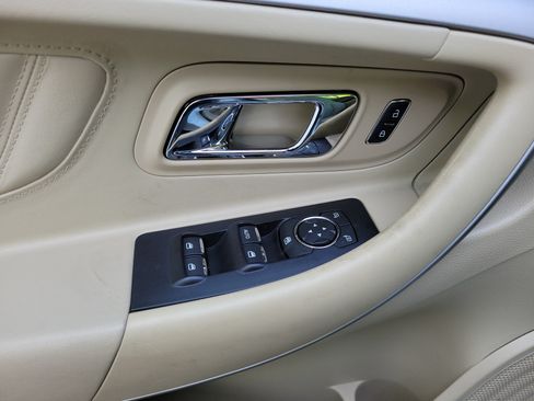 Used 2018 Ford Taurus SE FWD image 24
