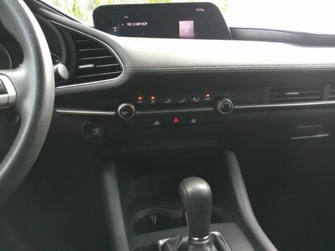 Used 2020 MAZDA MAZDA3 Sedan FWD image 16