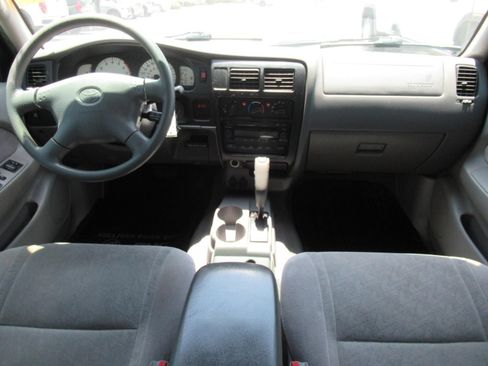 Used 2004 Toyota Tacoma PreRunner RWD image 14