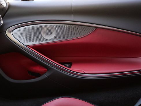 Used 2024 McLaren Artura image 19