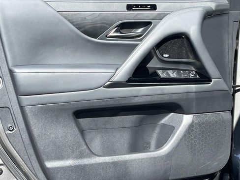 Used 2023 Lexus LX 600 4WD w/ Luxury Package image 27