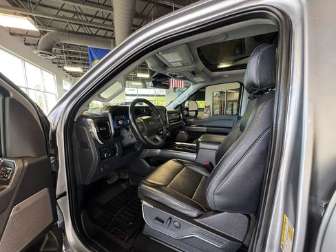 Used 2023 Ford F350 Lariat w/ Lariat Ultimate Package AWD/4WD image 10