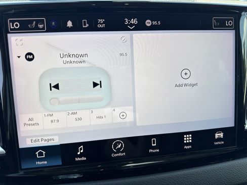 Used 2023 Chrysler Pacifica Touring-L FWD image 26