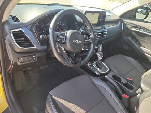 Used 2023 Kia Seltos S w/ Navigation Package FWD image 18