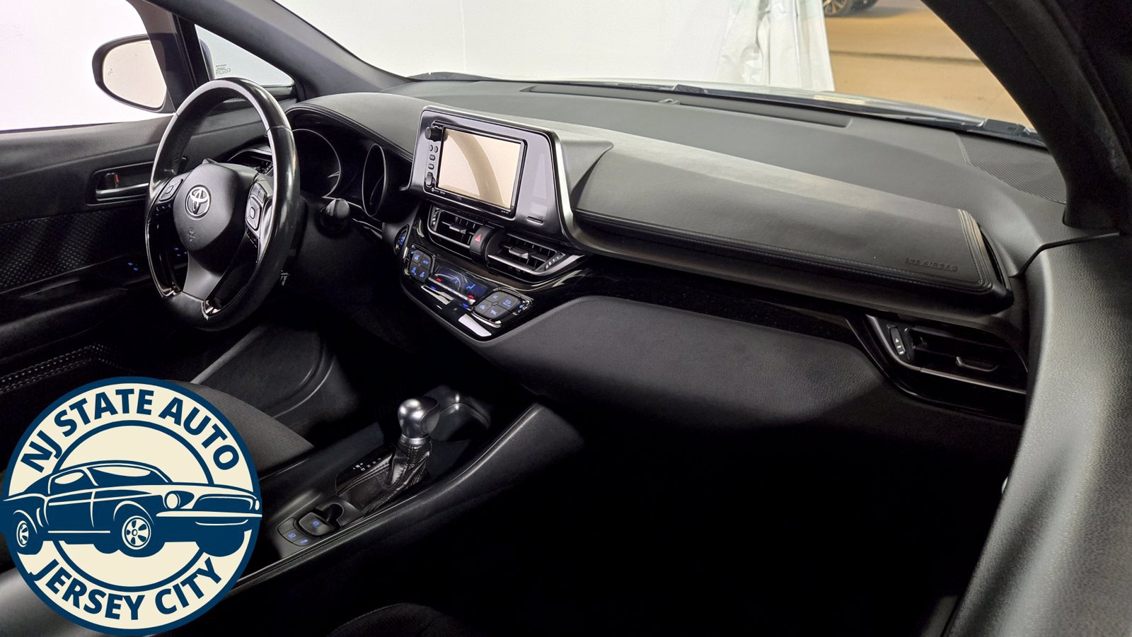Used 2018 Toyota C-HR XLE FWD image 31