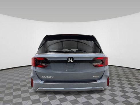 New 2026 Honda Odyssey Touring image 5