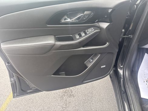 Used 2023 Chevrolet Traverse LT image 16