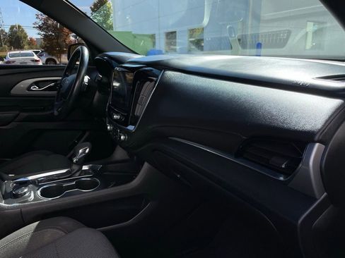 Used 2022 Chevrolet Traverse LT image 32