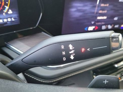 Used 2025 Chevrolet Suburban Premier image 19