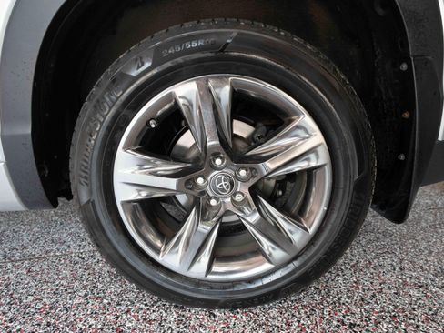 Used 2018 Toyota Highlander Limited Platinum w/ Carpet Mat Package (TMS) AWD/4WD image 30