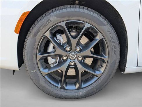 New 2026 Chrysler Pacifica Limited w/ S Appearance Package AWD/4WD image 10