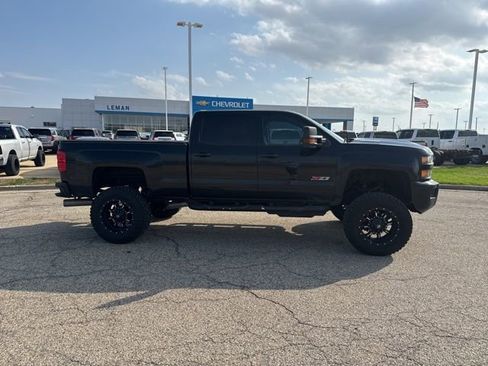 Used 2017 Chevrolet Silverado 2500 LT w/ Midnight Edition image 4