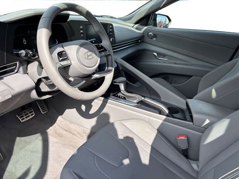 Certified 2025 Hyundai Elantra Sport FWD image 9