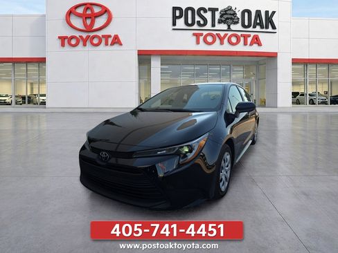 Used 2025 Toyota Corolla LE FWD image 12