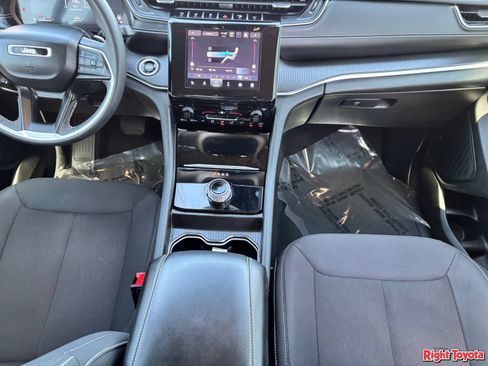 Used 2024 Jeep Grand Cherokee Laredo X RWD image 17