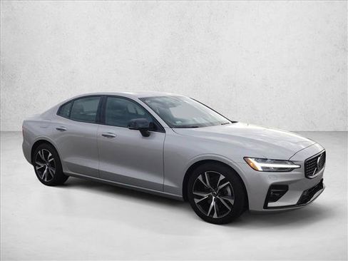 Used 2025 Volvo S60 B5 Core FWD image 6