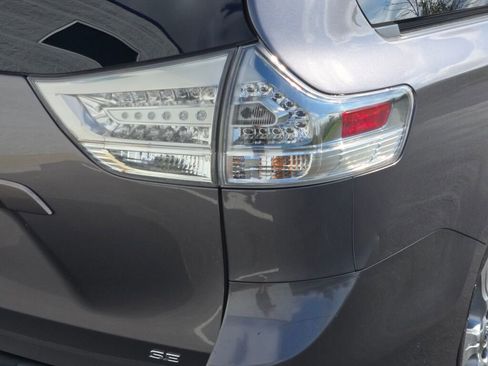 Used 2012 Toyota Sienna SE image 10