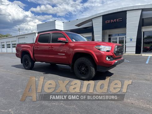 Used 2022 Toyota Tacoma SR5 w/ Technology Package AWD/4WD image 1