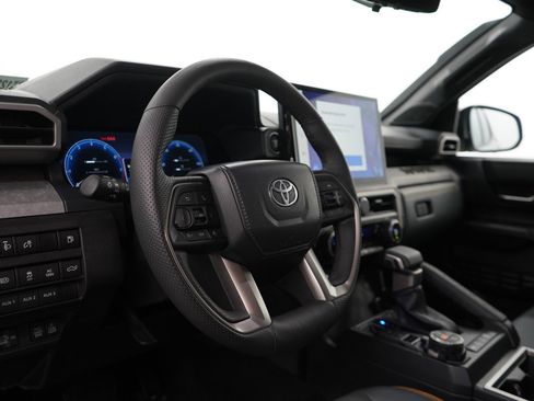 Used 2024 Toyota Tacoma Trailhunter image 21