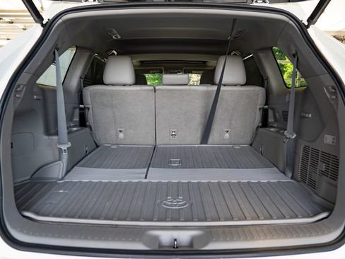 Used 2019 Toyota Highlander XLE AWD/4WD image 8
