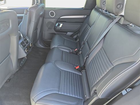 Used 2025 Land Rover Discovery Dynamic SE image 16