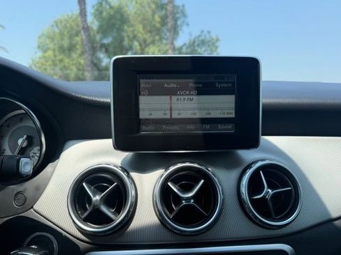 Used 2015 Mercedes-Benz GLA 250 4MATIC image 24