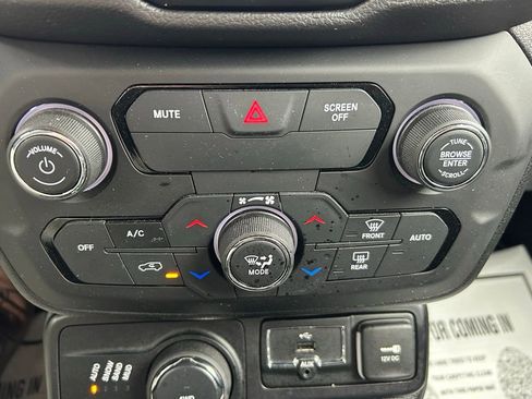 Used 2019 Jeep Renegade Altitude w/ Quick Order Package 2XM AWD/4WD image 27