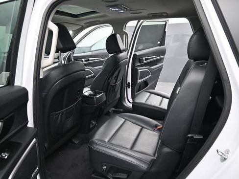Used 2025 Kia Telluride S FWD image 10