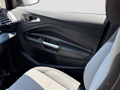Used 2017 Ford C-MAX Energi SE FWD image 22