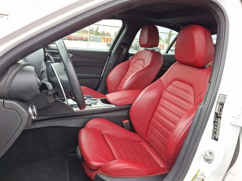 Used 2023 Alfa Romeo Giulia Veloce image 24