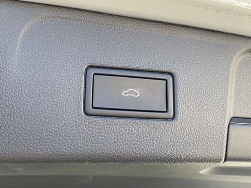 Used 2021 Volkswagen Atlas SE image 12