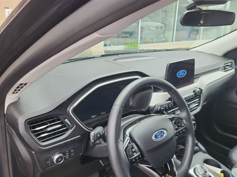 Used 2021 Ford Escape SEL w/ Technology Package AWD/4WD image 12