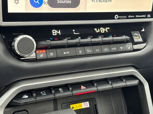 Used 2024 Toyota Tundra Platinum image 19