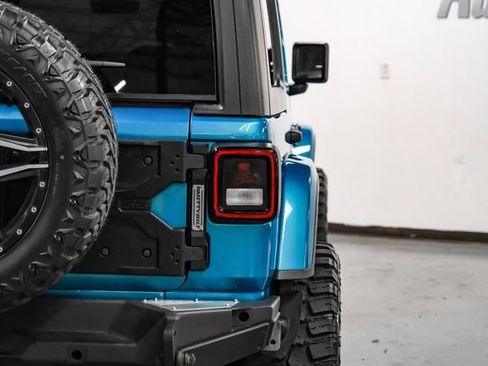 Used 2020 Jeep Wrangler Unlimited Sahara AWD/4WD image 45